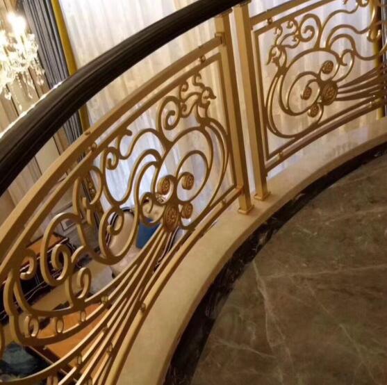 酒店安裝了公司的鋁藝護欄型材顯得更加有檔次(圖1) 酒店安裝了公司的鋁藝護欄型材顯得更加有檔次(圖1)